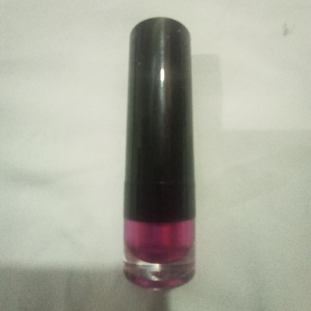 Lipstick - Picture 2 of 4